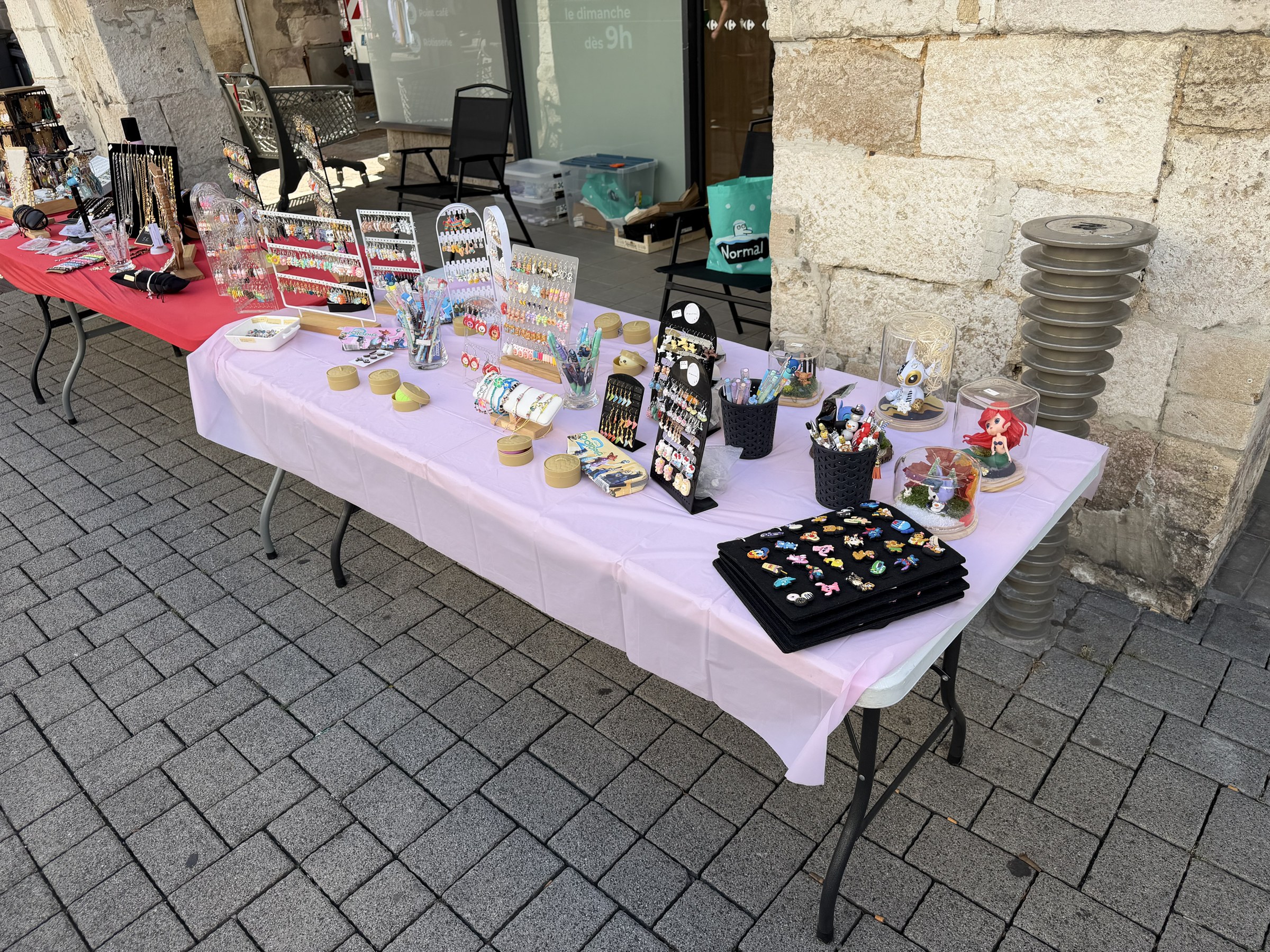 Stand Les bijoux de Ninice à la braderie de Chaumont devant Carrefour City